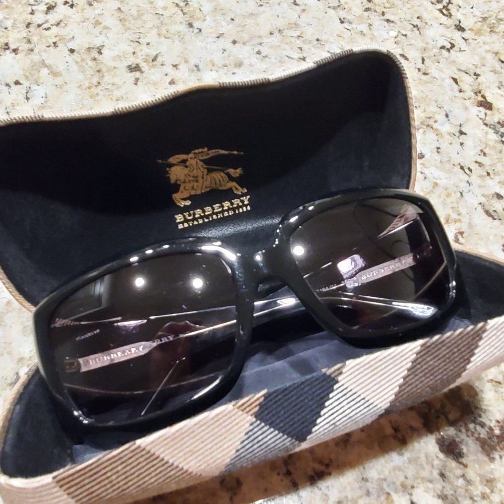 Burberry Oversized Sunglasses - Signature Plaid, Black Lens